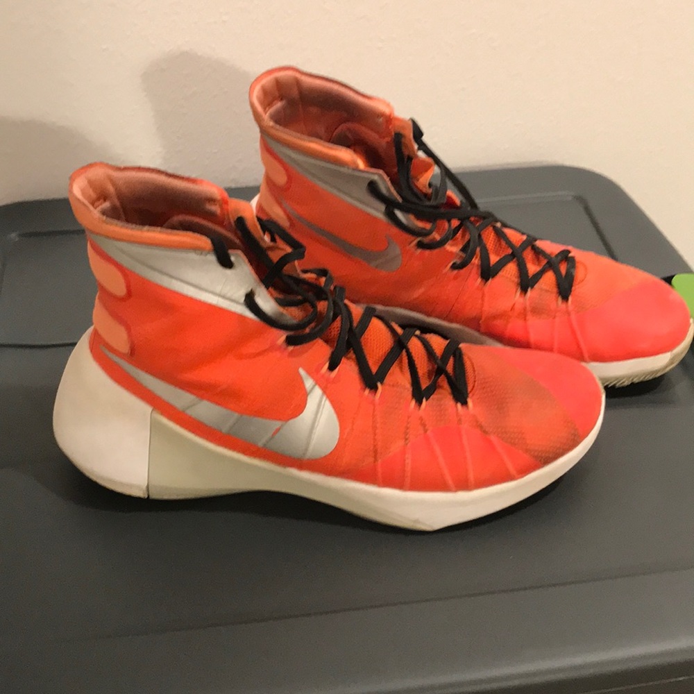 Men’s basketball shoes